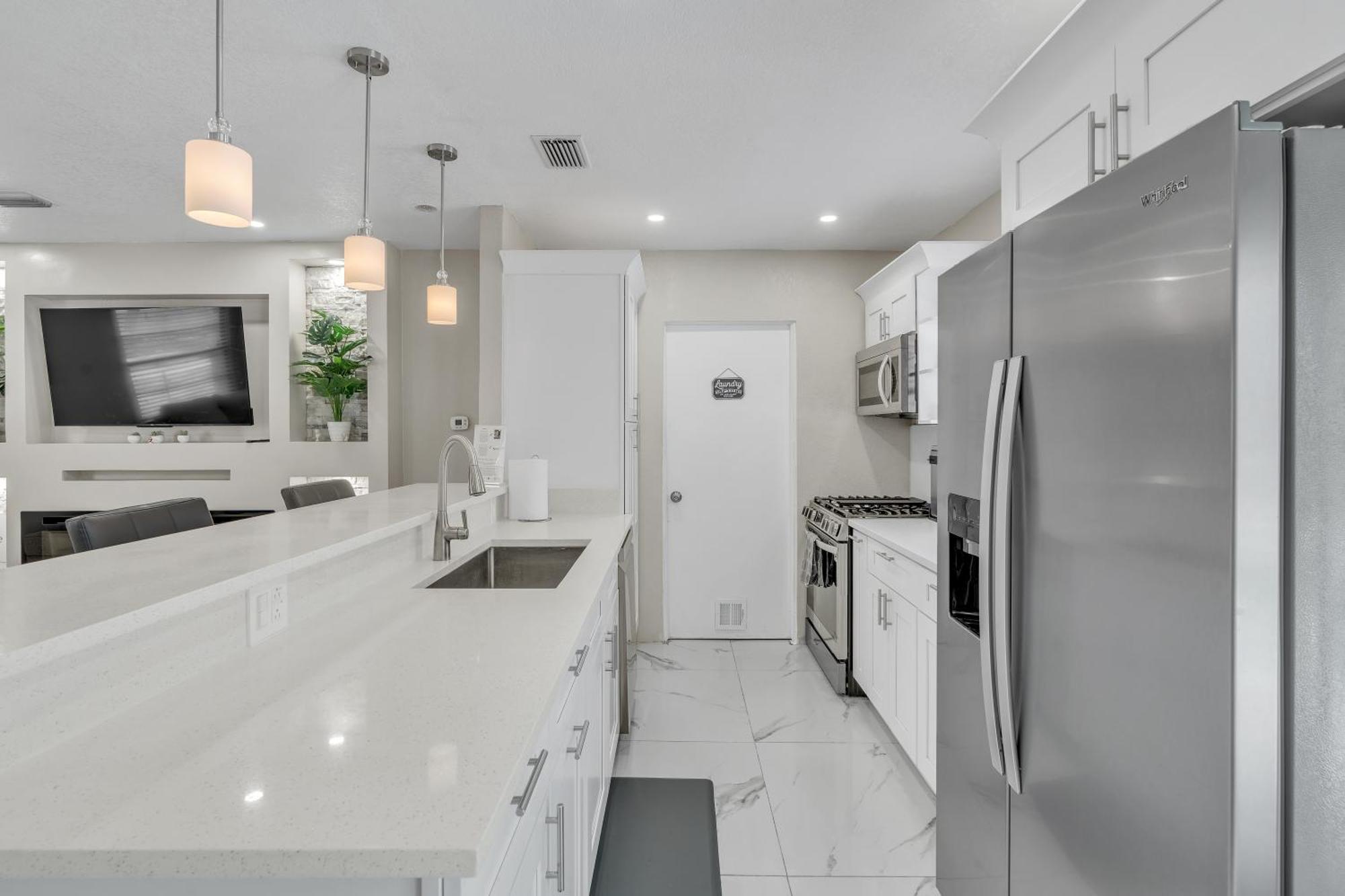 Stunning Modern Home In Tampa With Pool - Just 5 Minutes From Airport! エクステリア 写真