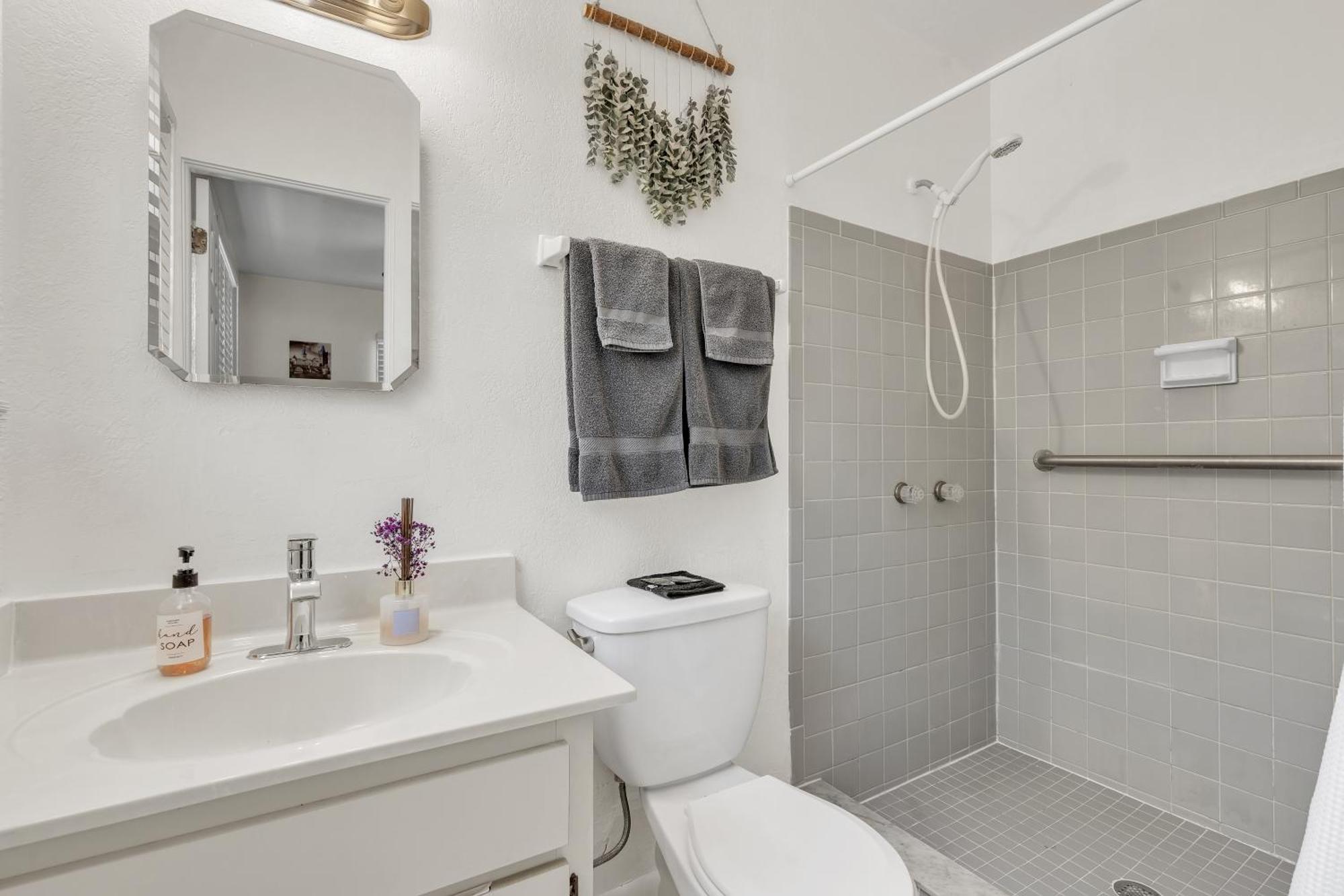 Stunning Modern Home In Tampa With Pool - Just 5 Minutes From Airport! エクステリア 写真