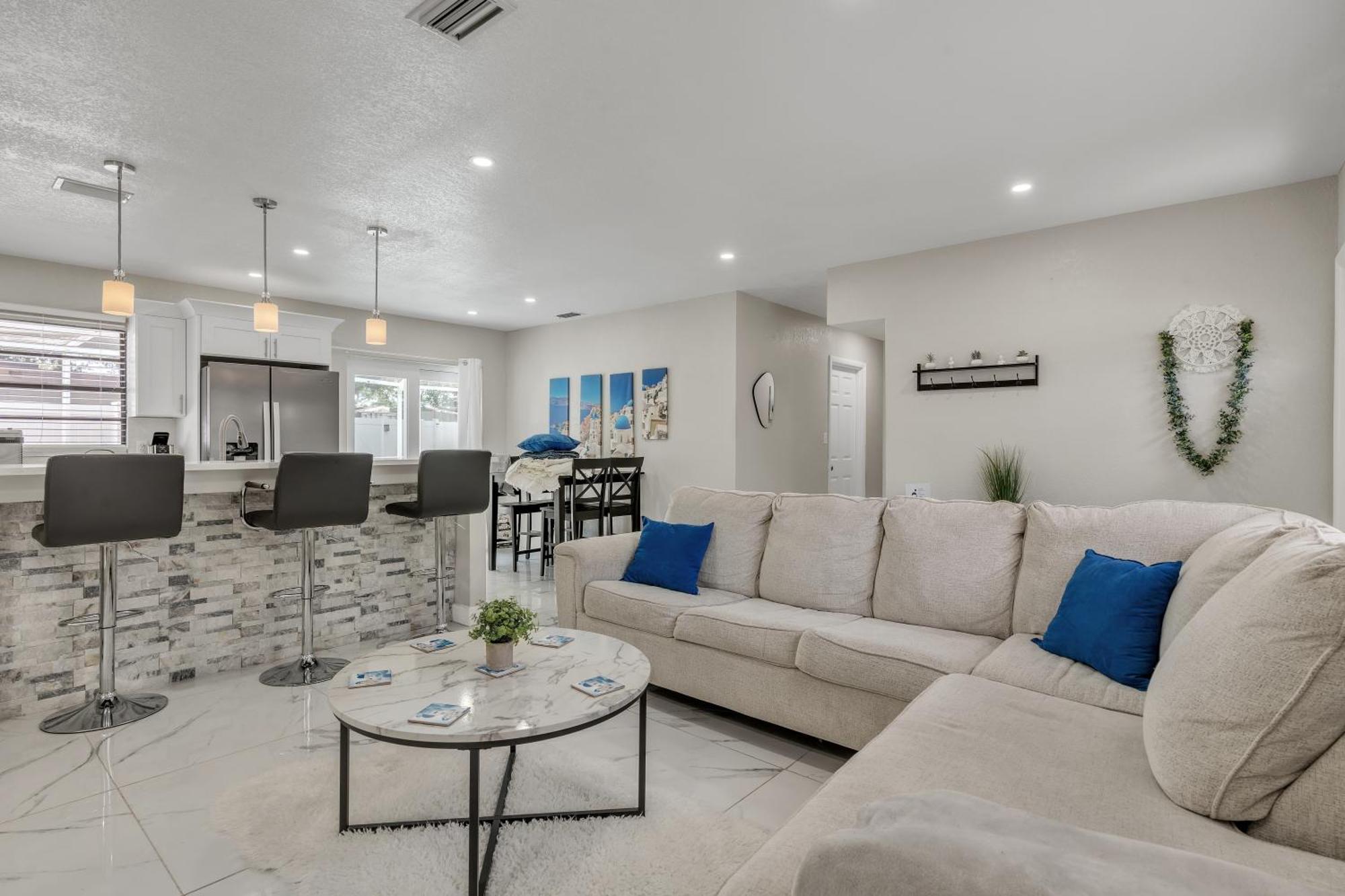 Stunning Modern Home In Tampa With Pool - Just 5 Minutes From Airport! エクステリア 写真